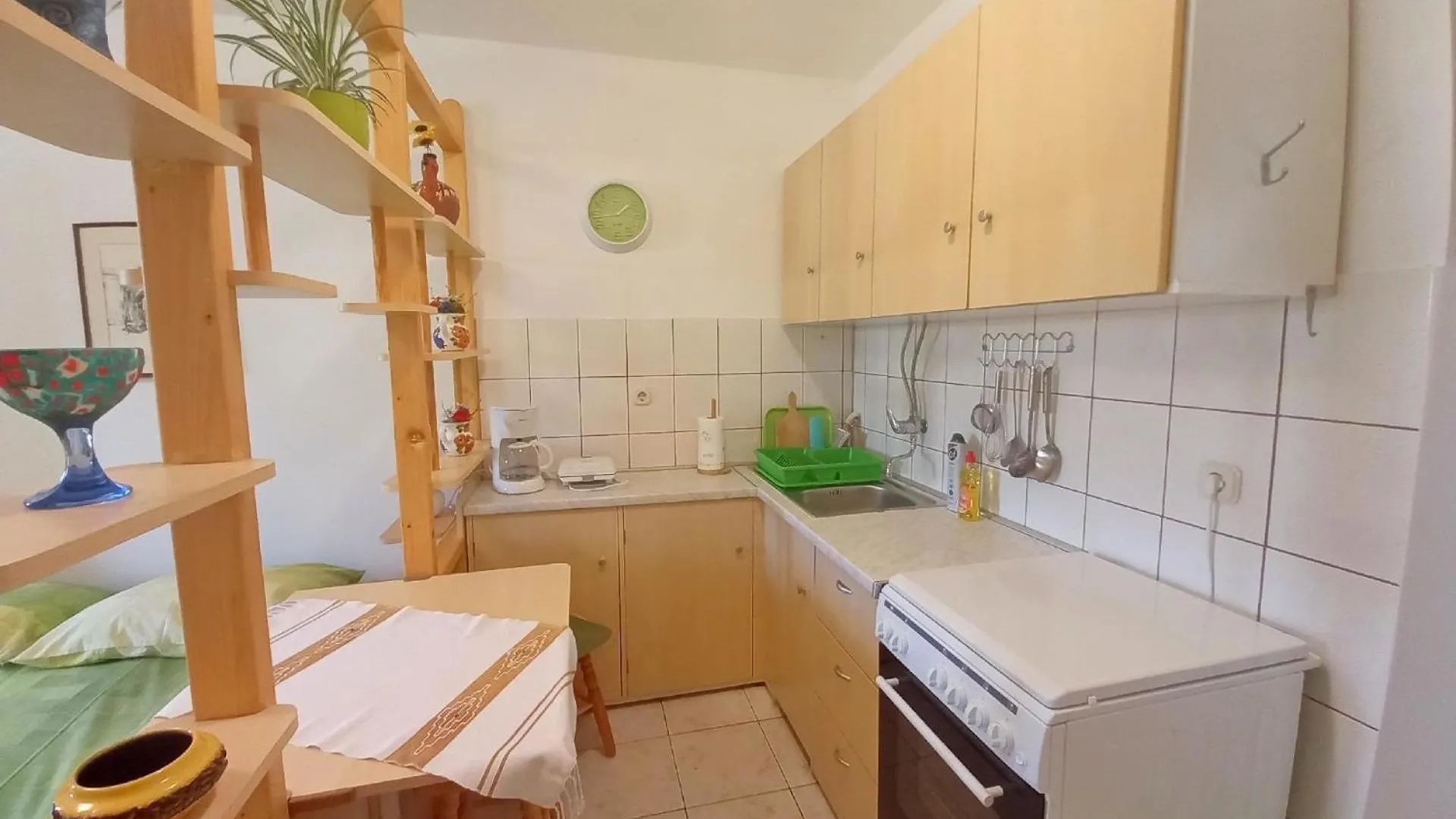 Tolles Appartement In Pjescana Uvala Mit Garten Und Strand In Der Naehe Apartment