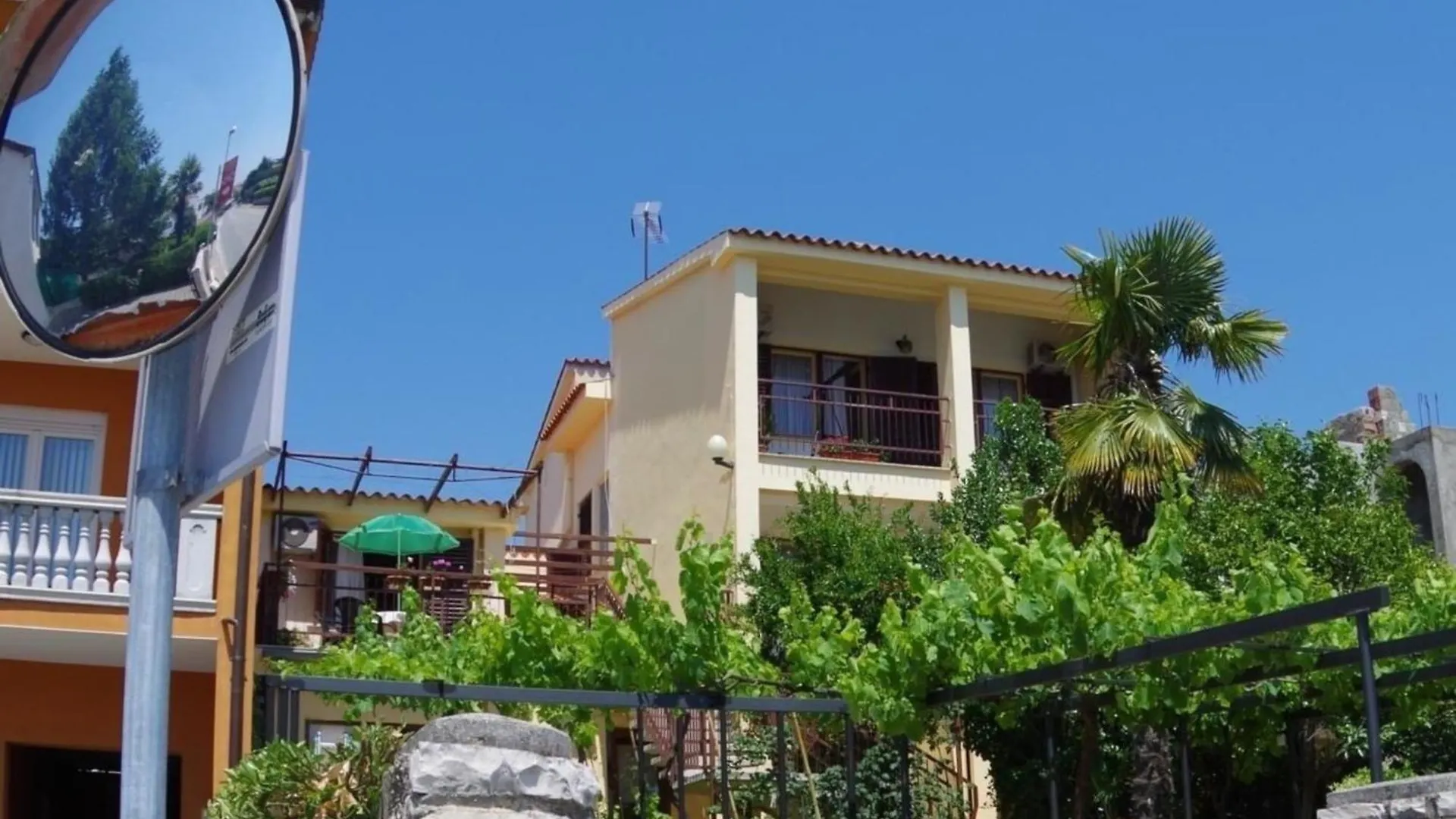 Tolles Appartement In Pjescana Uvala Mit Garten Und Strand In Der Naehe